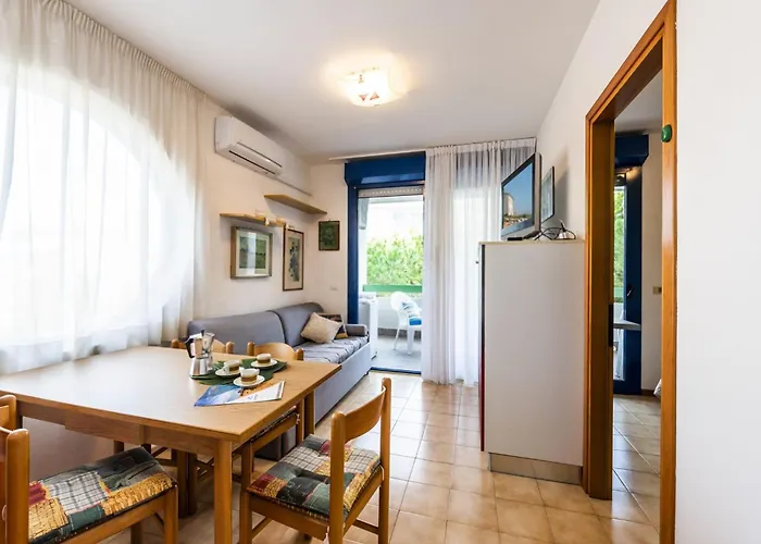 Beautiful Apartment Just Steps From The Sea * Бибионе